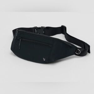 NWT Vuori Sling 2.0 Bag and Hip Pack Belt Bag Black
